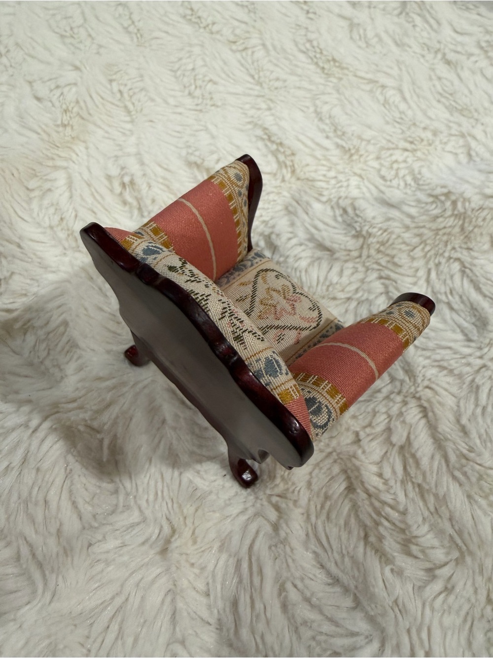Vintage Victorian Coral Patterned Mini Sofa Set For Dollhouse - Picture 7 of 8